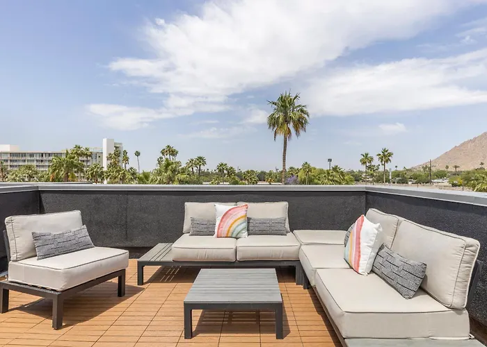 Perfect Friends Escape In Old Town With Pool Access And Roof Deck! * Scottsdale
