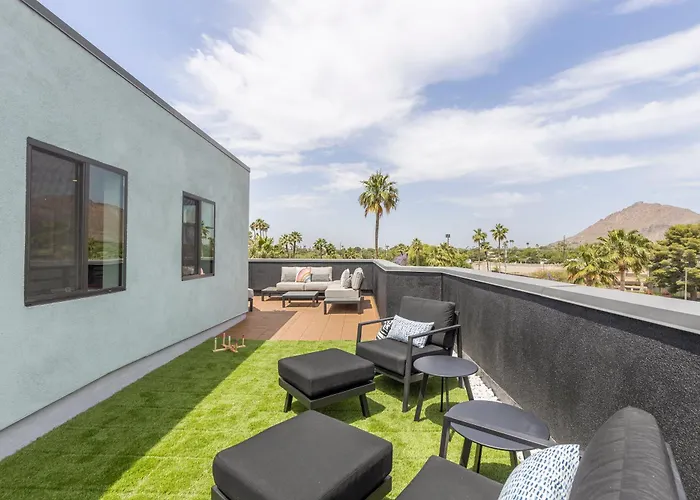 Perfect Friends Escape In Old Town With Pool Access And Roof Deck! Scottsdale